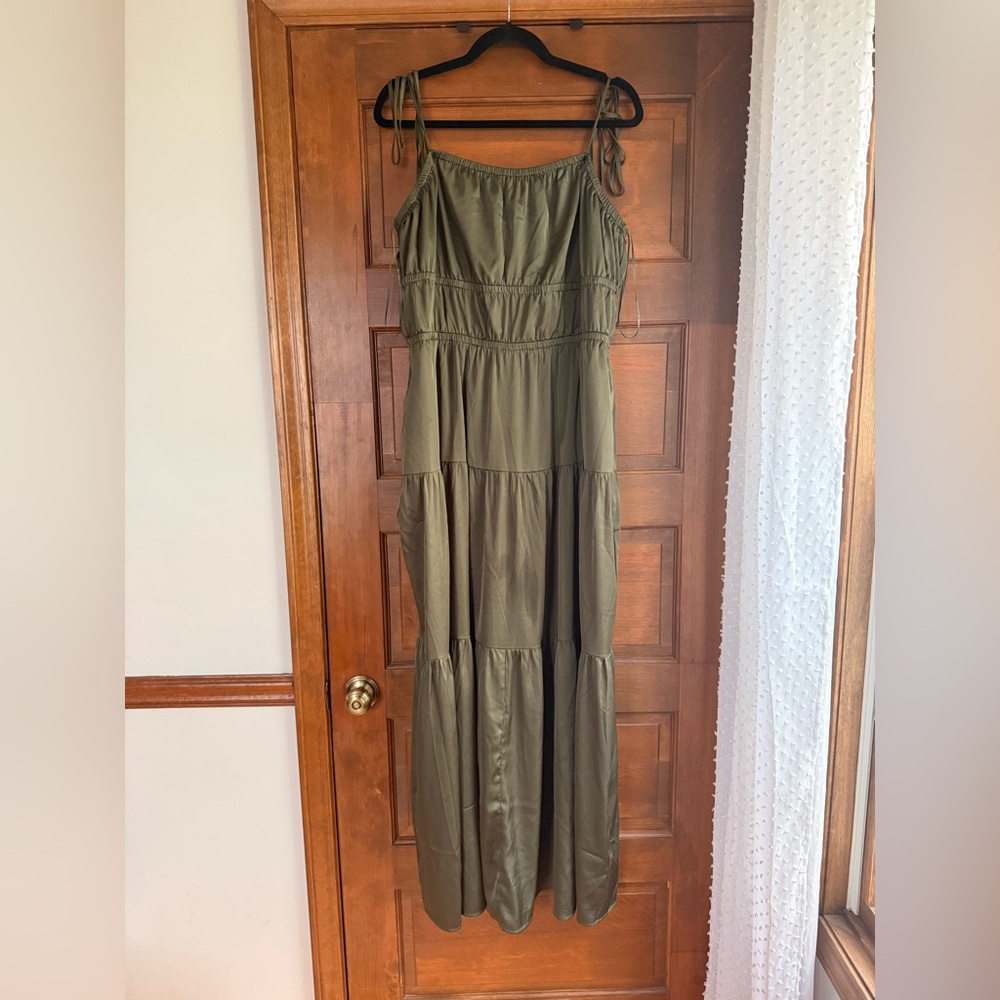 Express Green Satin Tiered Maxi Dress - Picture 2 of 8